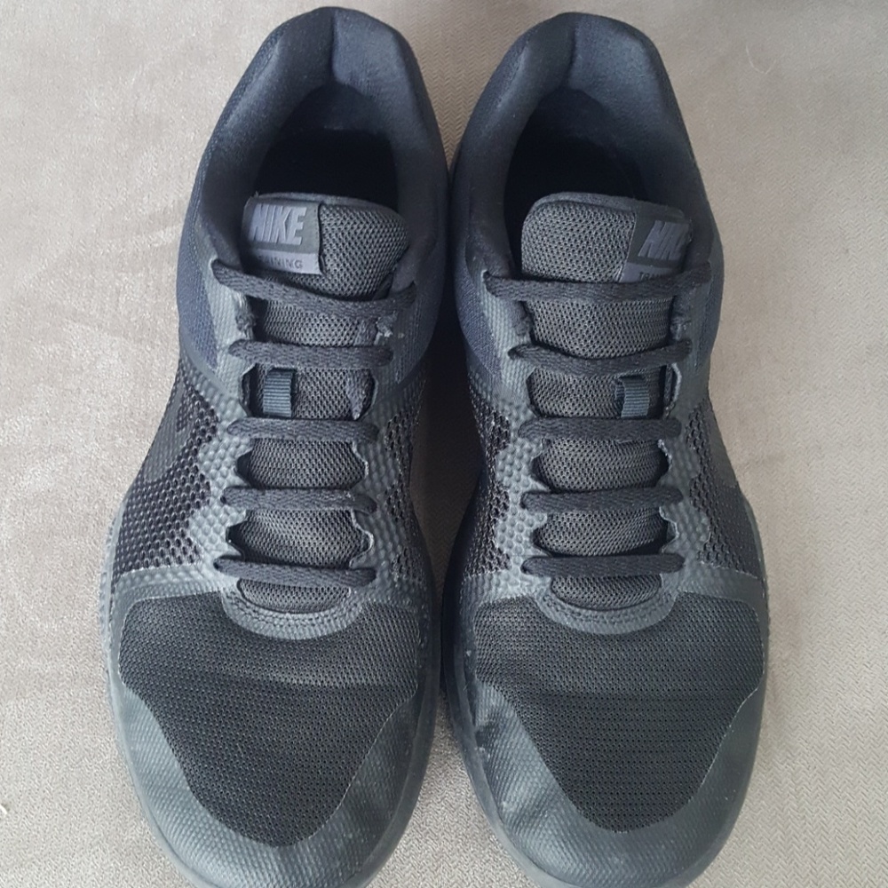 10.5 Mens Black Running Shoe